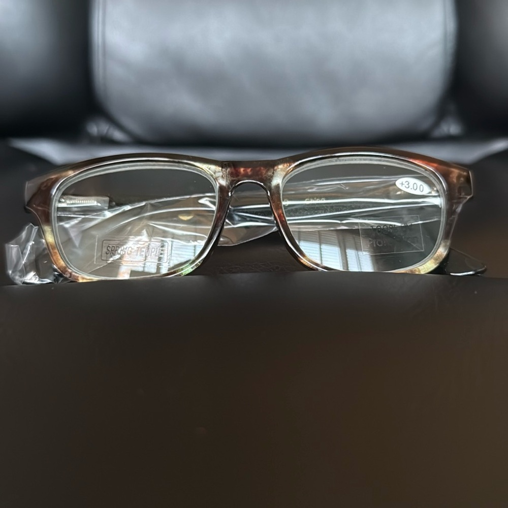 Joy Mangano Reading glasses- never been used